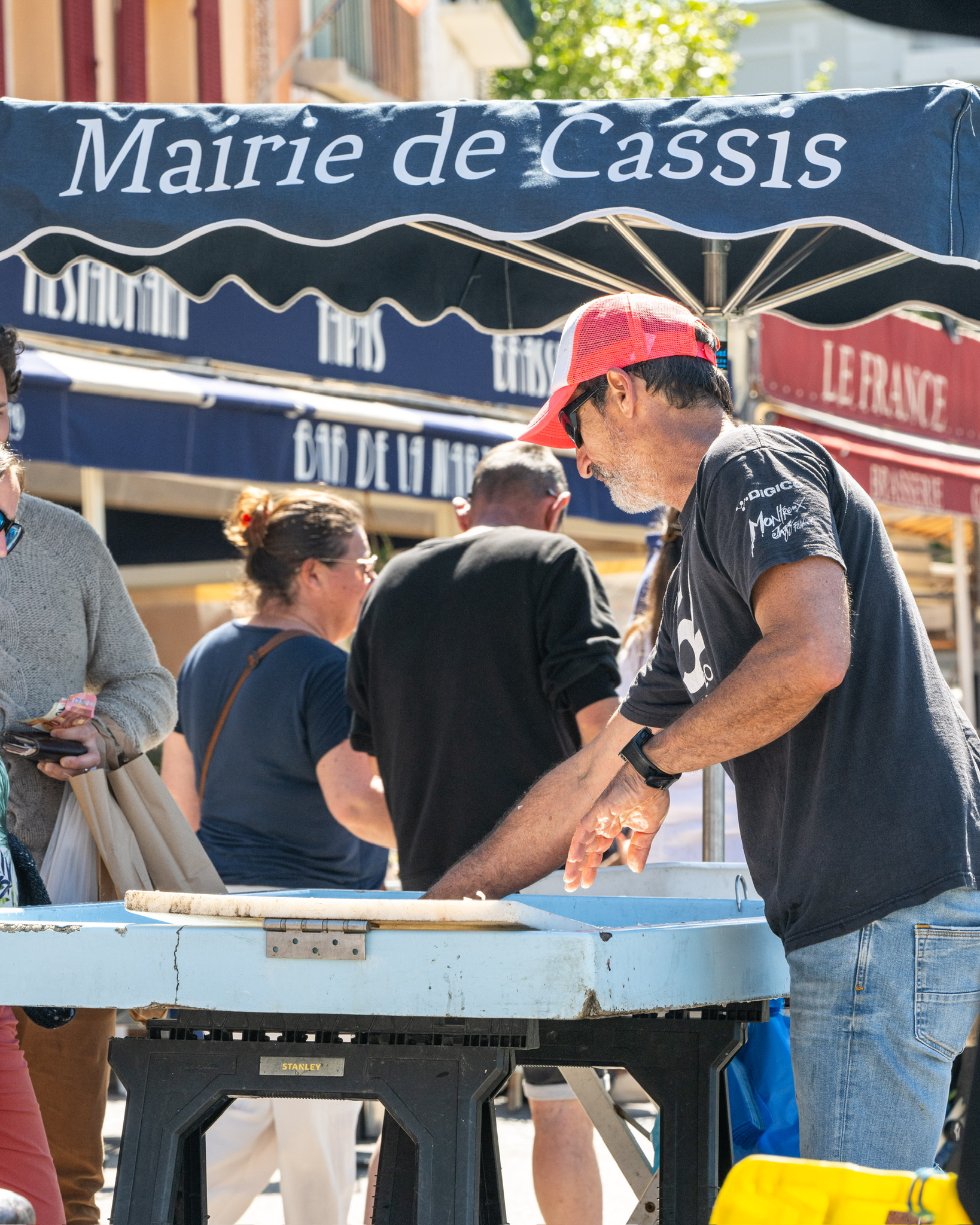 restaurant service non stop cassis
