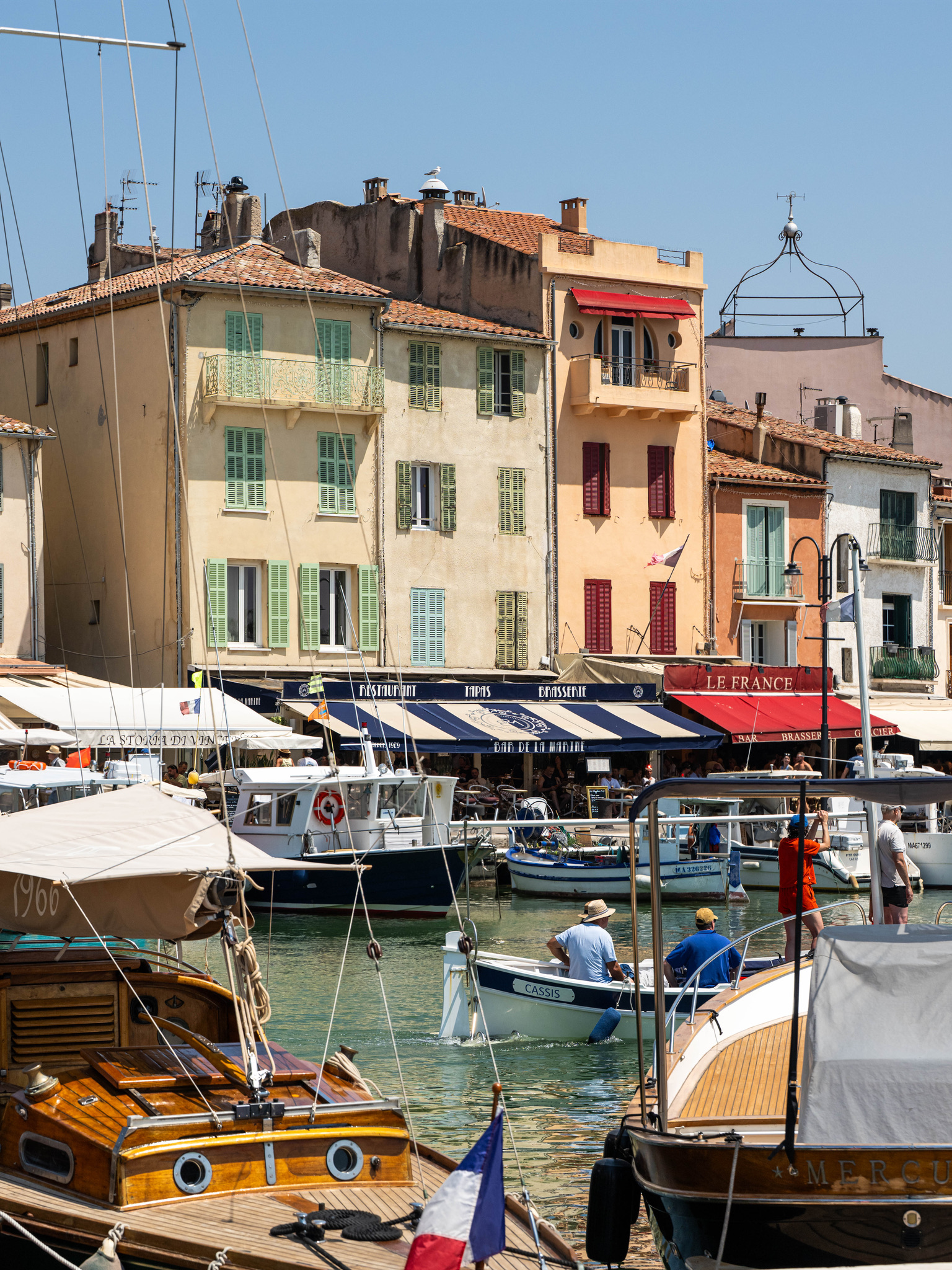restaurant sur le port de cassis